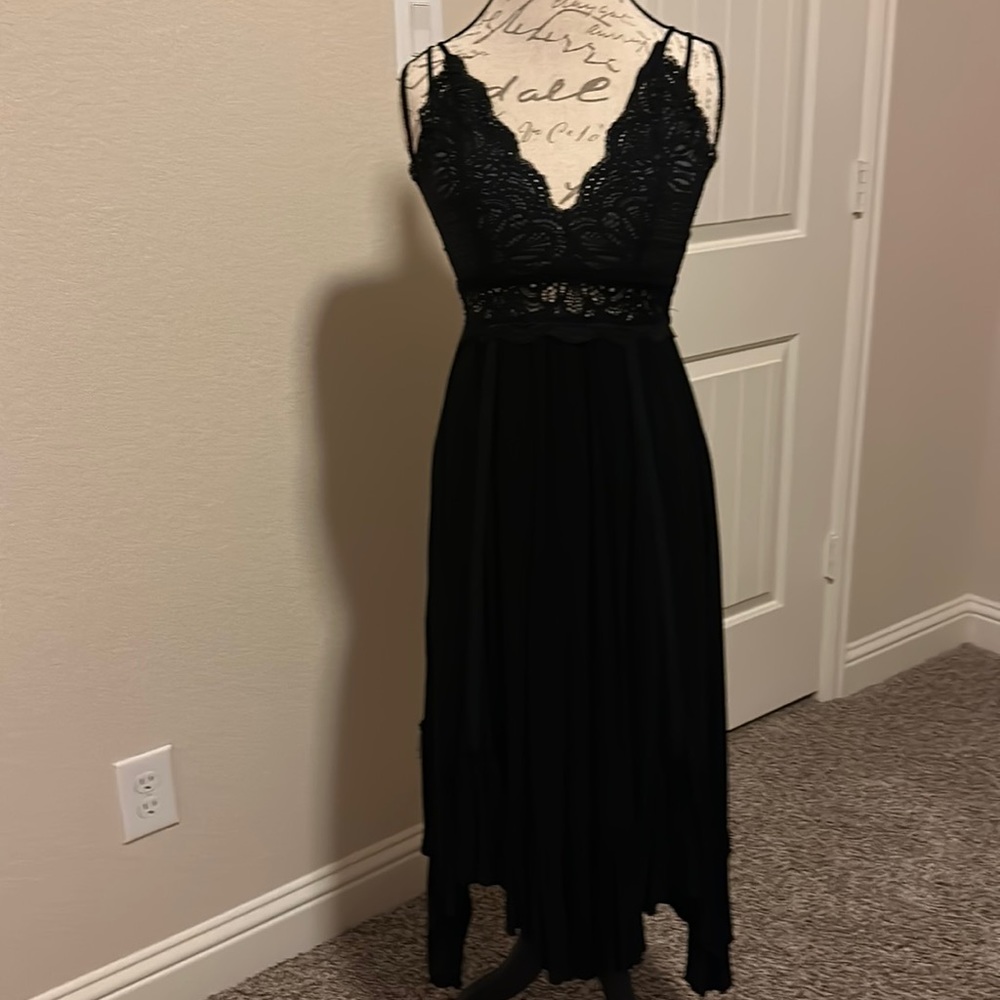 Elegant Black Lace Midi Dress